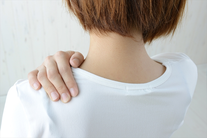 五十肩の痛みは湿布や注射だけでは治らない　（東大阪　整体　献身堂）